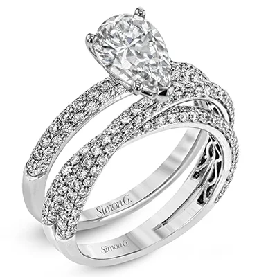 Solitaire Diamond Rings in Platinum SettingsWedding Set in 18k Gold with Diamonds