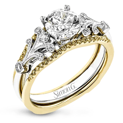 Solitaire Diamond Rings in Platinum SettingsWedding Set in 18k Gold with Diamonds