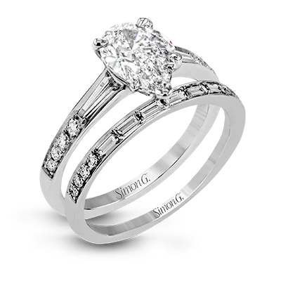 Solitaire Diamond Rings in Platinum SettingsWedding Set in 18k Gold with Diamonds