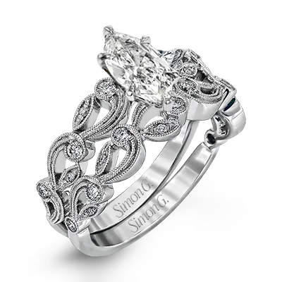 Solitaire Diamond Rings in Platinum SettingsWedding Set in 18k Gold with Diamonds