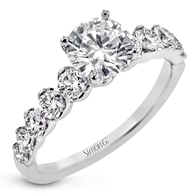 Three - Stone Diamond Rings with Princess - Cut DiamondsEngagement Ring in 18k Gold with Diamonds