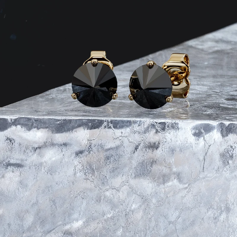 Solitaire Diamond Rings in Platinum SettingsMonochrome Natural Black Diamonds Invereted Stud Earrings