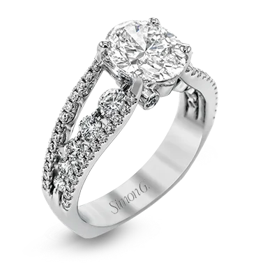 Three - Stone Diamond Rings with Princess - Cut DiamondsEngagement Ring in 18k Gold with Diamonds