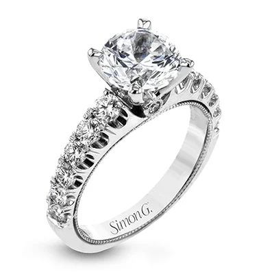Three - Stone Diamond Rings with Princess - Cut DiamondsEngagement Ring in 18k Gold with Diamonds