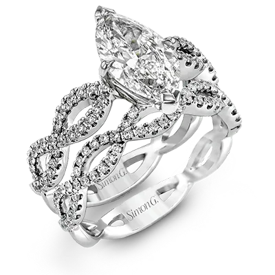 Solitaire Diamond Rings in Platinum SettingsWedding Set in 18k Gold with Diamonds
