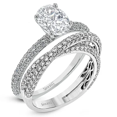 Solitaire Diamond Rings in Platinum SettingsWedding Set in 18k Gold with Diamonds