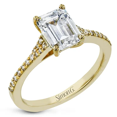Three - Stone Diamond Rings with Princess - Cut DiamondsEngagement Ring in 18k Gold with Diamonds