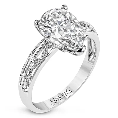 Three - Stone Diamond Rings with Princess - Cut DiamondsEngagement Ring in 18k Gold with Diamonds