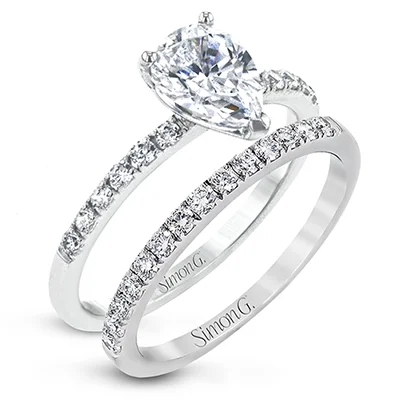 Solitaire Diamond Rings in Platinum SettingsWedding Set in 18k Gold with Diamonds