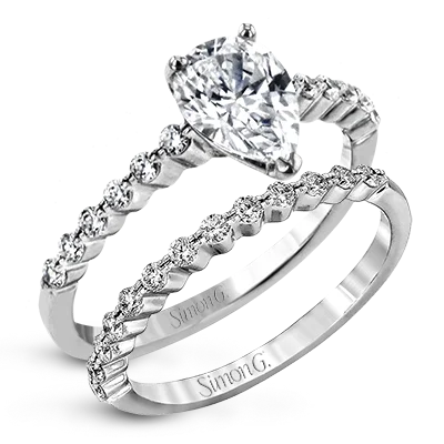 Solitaire Diamond Rings in Platinum SettingsWedding Set in 18k Gold with Diamonds