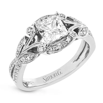 Custom - Designed Diamond Rings to Reflect Your PersonalityEngagement Ring in 18k Gold with Diamonds
