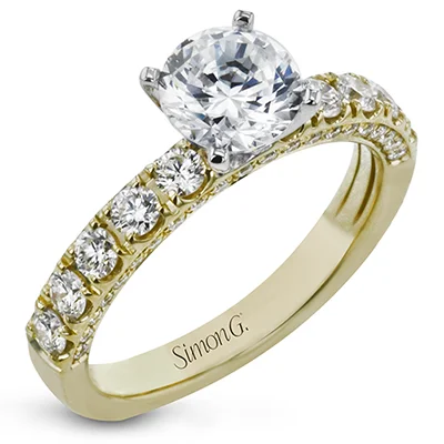 Three - Stone Diamond Rings with Princess - Cut DiamondsEngagement Ring in 18k Gold with Diamonds