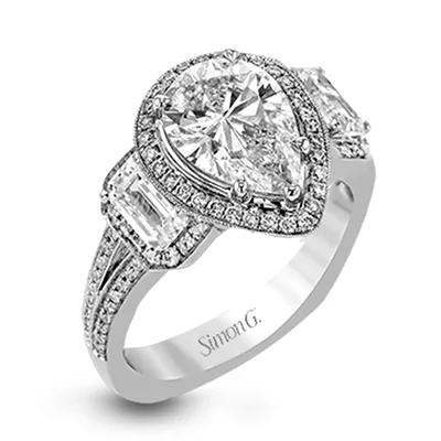 Three - Stone Diamond Rings with Princess - Cut DiamondsEngagement Ring in 18k Gold with Diamonds