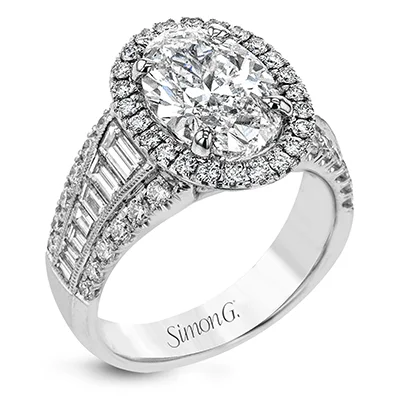 Three - Stone Diamond Rings with Princess - Cut DiamondsEngagement Ring in 18k Gold with Diamonds