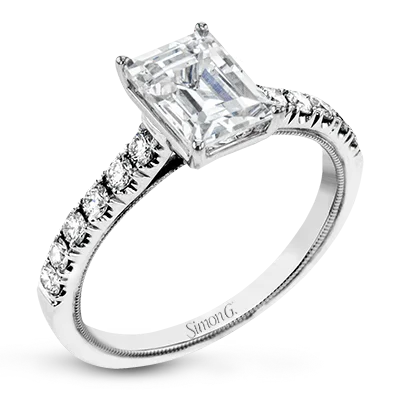 Custom - Designed Diamond Rings to Reflect Your PersonalityEngagement Ring in 18k Gold with Diamonds
