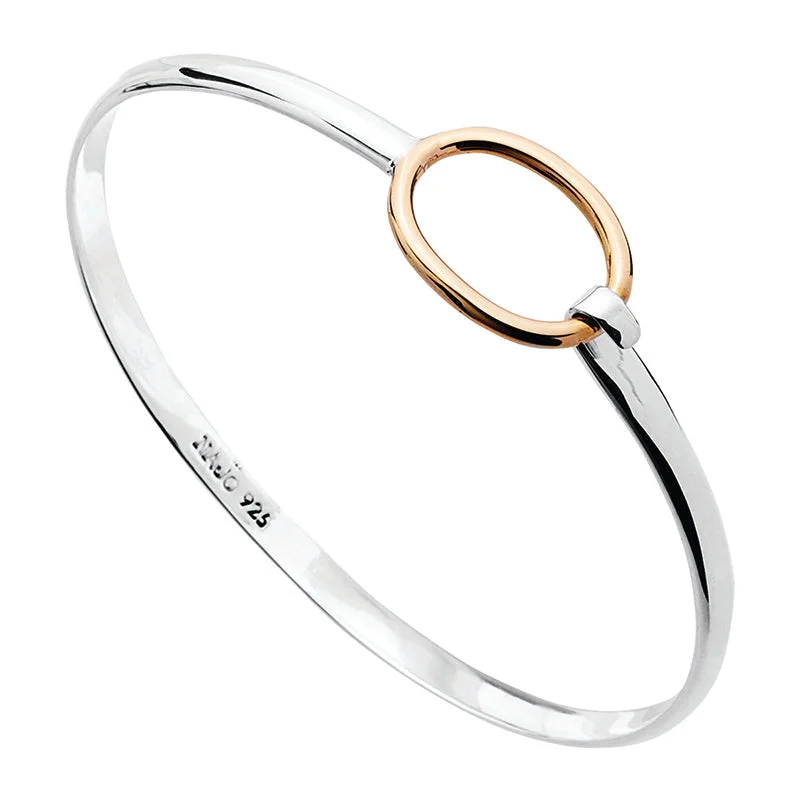 Adjustable Leather Bangles for a Bohemian StyleCONEXIÓN TWO-TONE TENSION BANGLE