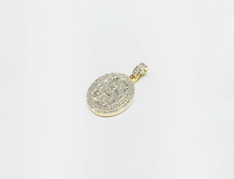 Gold pendants featuring a single large diamond for a luxurious look​ Diamond Round Pendant (14K).