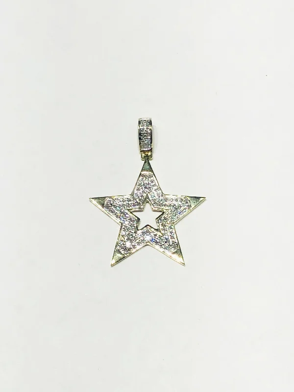 Pendant with a double - sided design for two looks in one​ Hollow Diamond Star Pendant (14K)