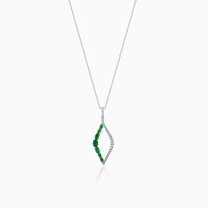 Locket Pendant Necklaces with Personalized EngravingsSilver Remarkable Pendant With Link Chain