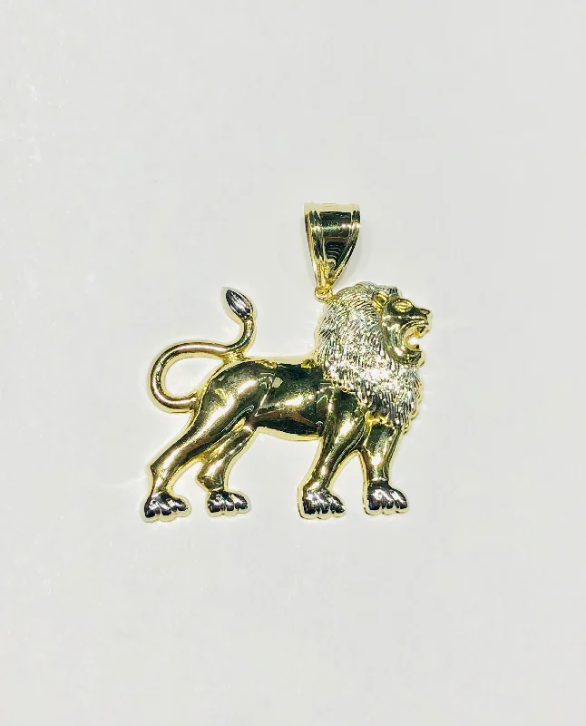 Guitar - pick pendants for guitar enthusiasts​ Two Tone King Lion Pendant (14K)